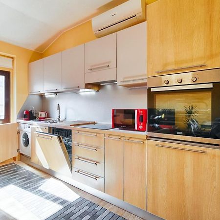 Frida Apartment Nuovo Luminoso Con Vista Aperta Trieste Luaran gambar