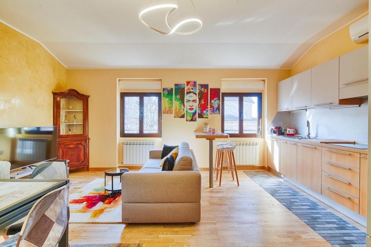 Frida Apartment Nuovo Luminoso Con Vista Aperta Trieste Luaran gambar