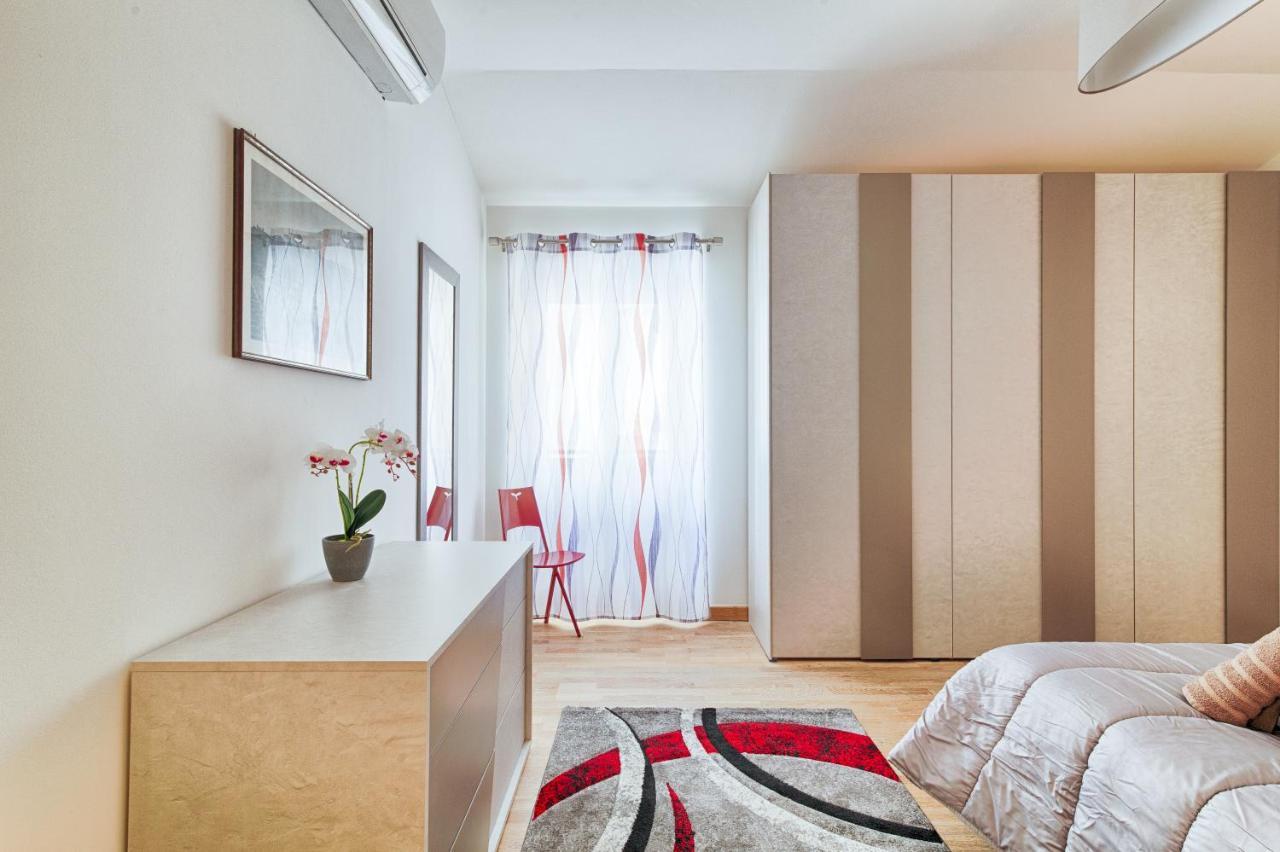 Frida Apartment Nuovo Luminoso Con Vista Aperta Trieste Luaran gambar