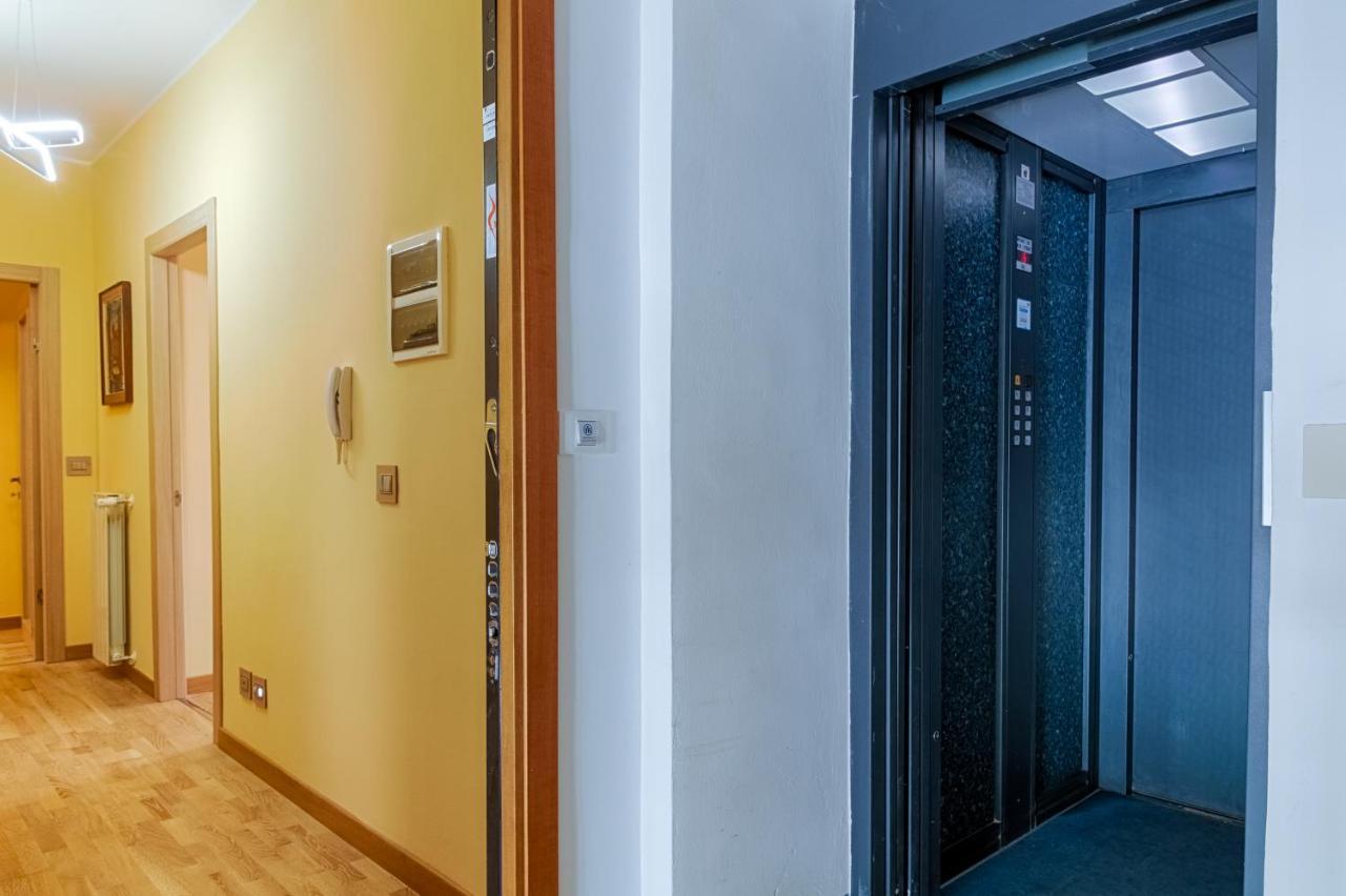 Frida Apartment Nuovo Luminoso Con Vista Aperta Trieste Luaran gambar